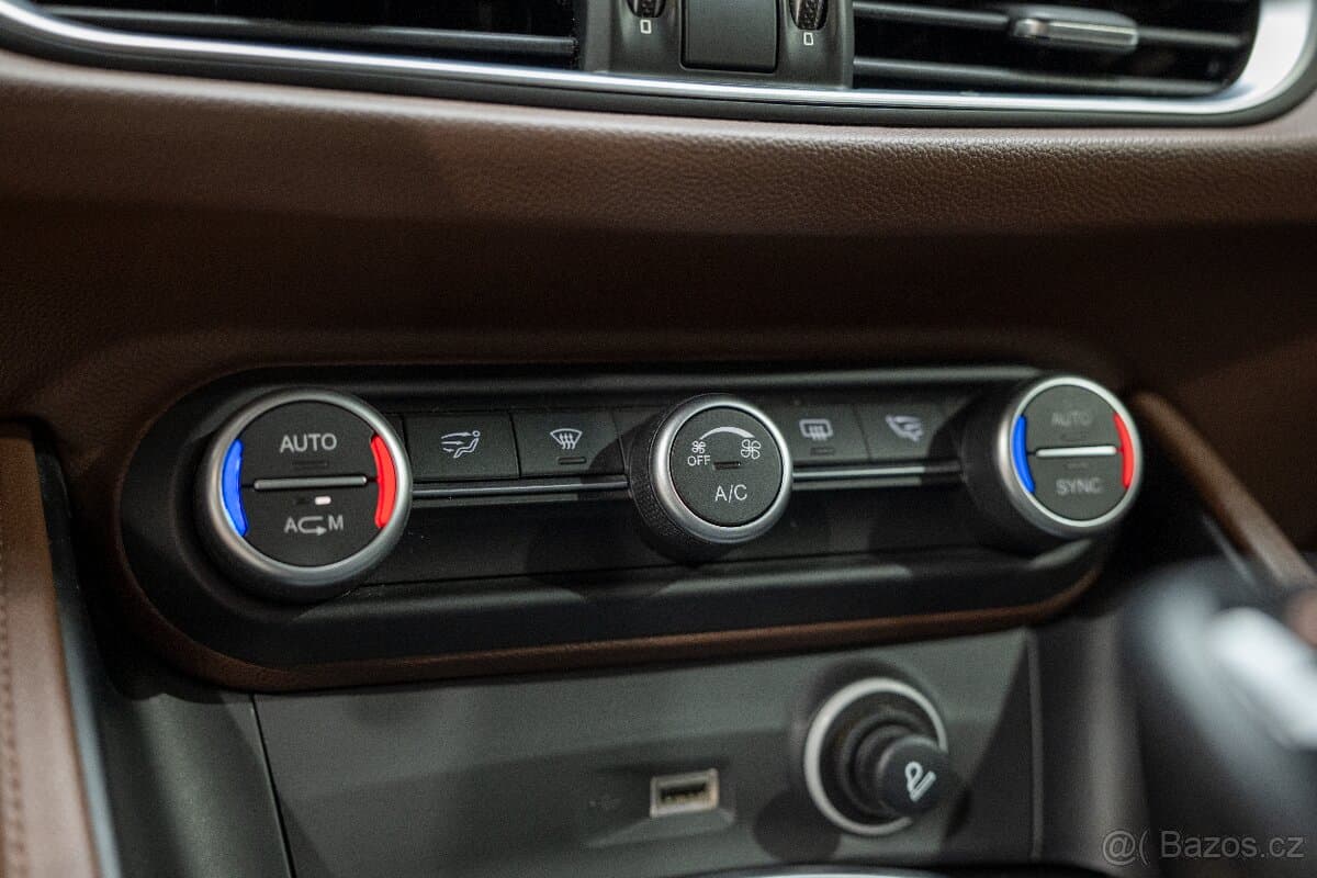 2017 Alfa Romeo STELVIO - 19