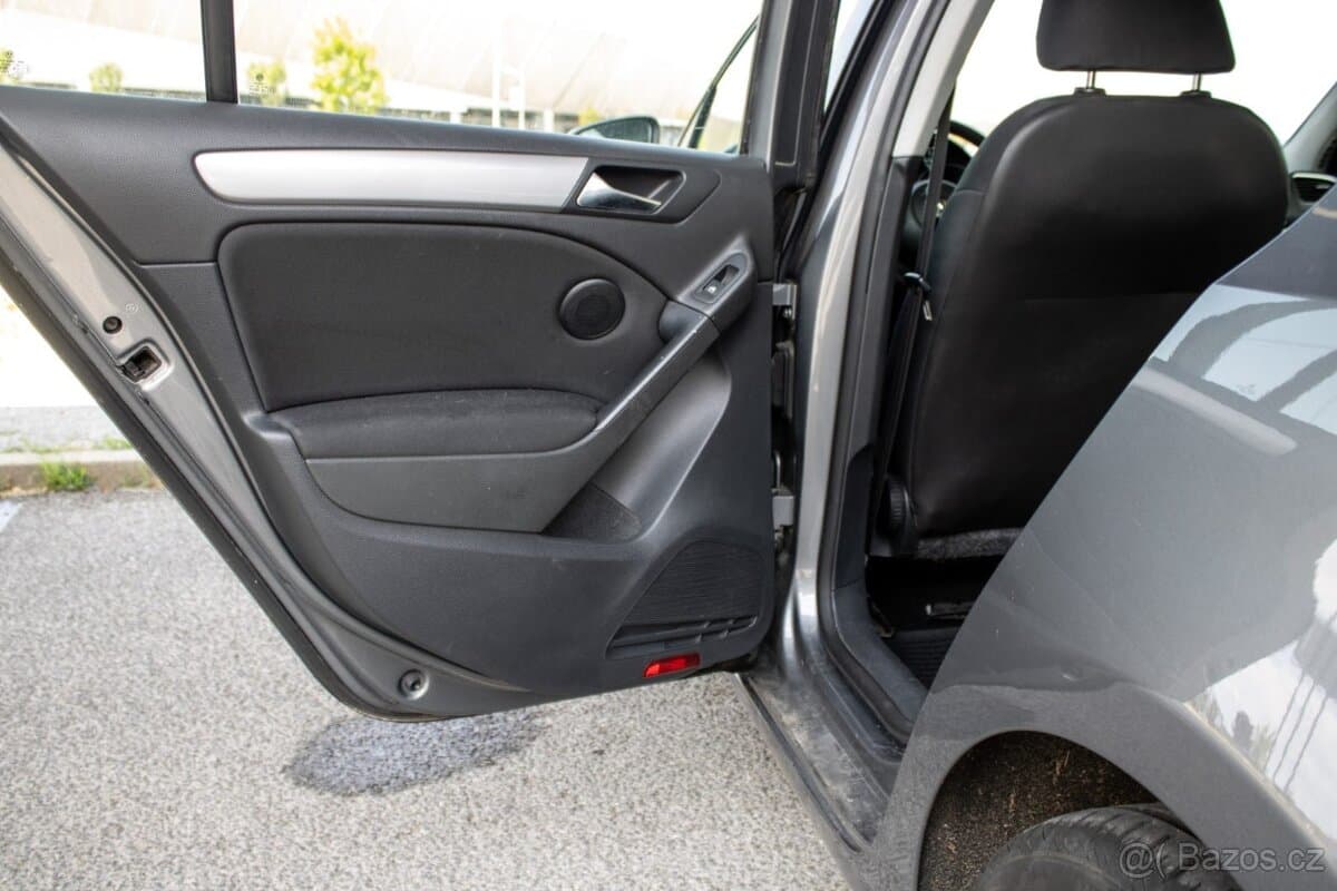 2010 Volkswagen GOLF - 19