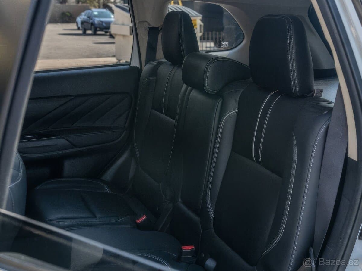 2018 Mitsubishi OUTLANDER - 19