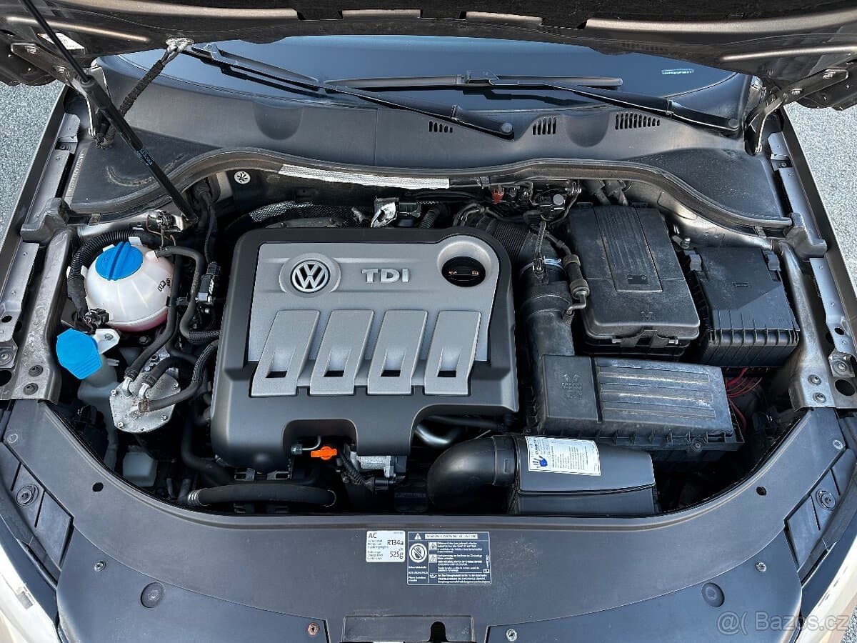 2011 Volkswagen PASSAT - 19