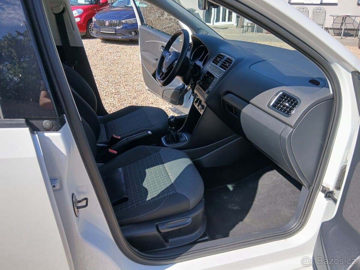 2015 Volkswagen POLO - 19