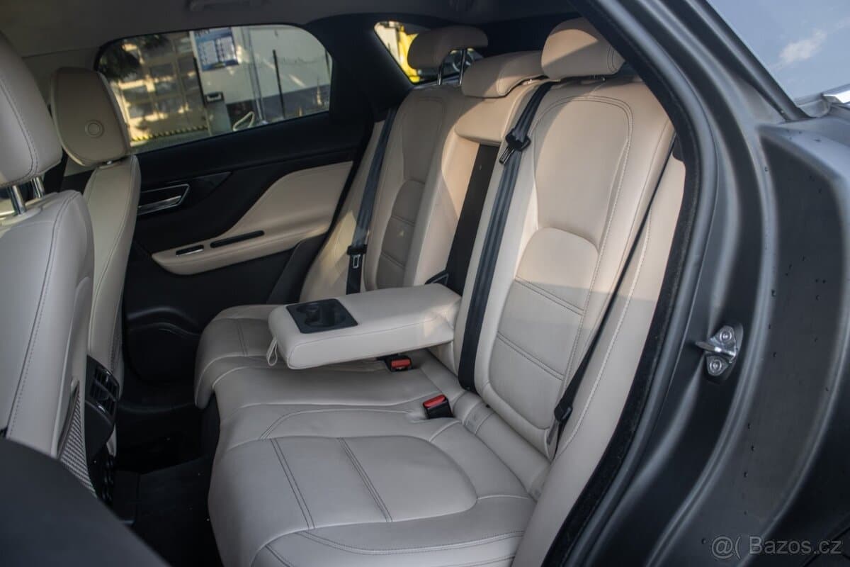 2019 Jaguar F-PACE - 19
