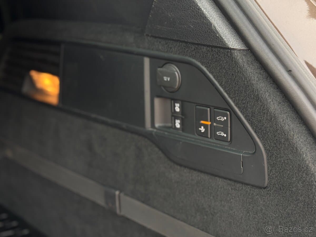 2011 Volkswagen TOUAREG - 19