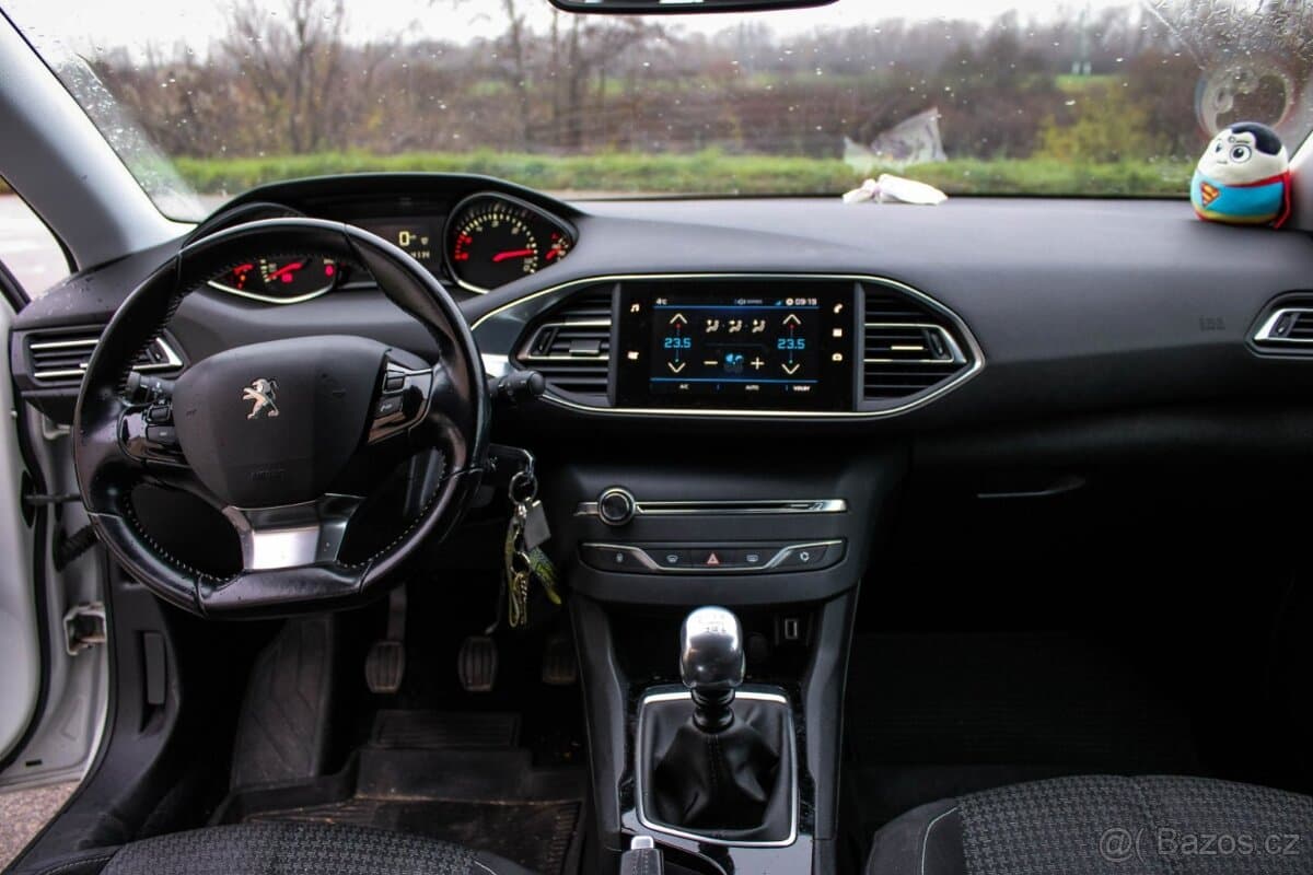 2018 Peugeot 308 - 19