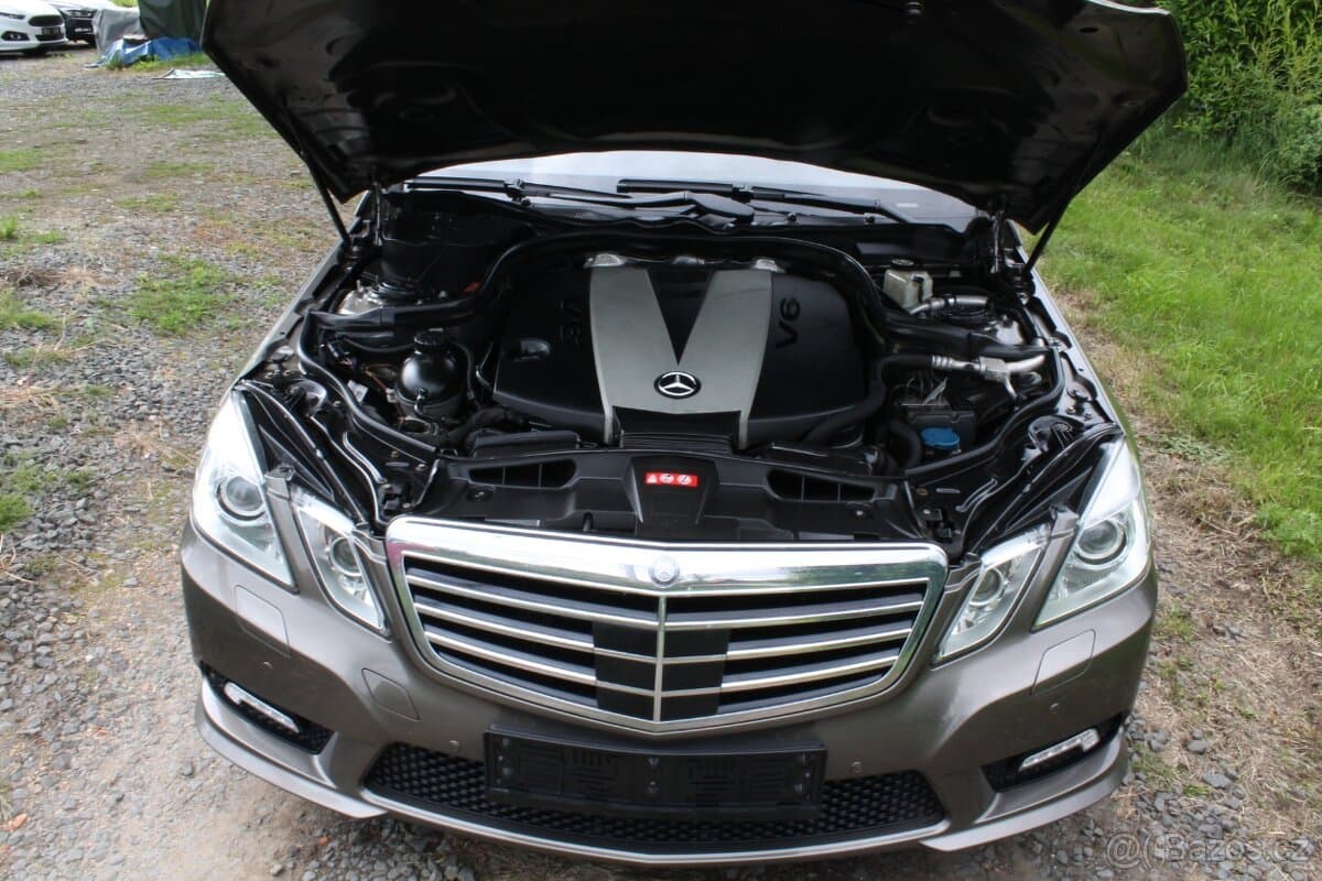 2010 Mercedes-Benz E-CLASS - 19