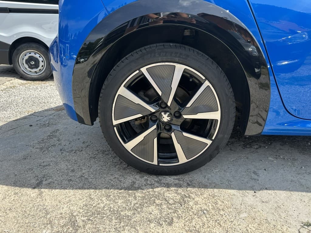 2021 Peugeot 208 - 19