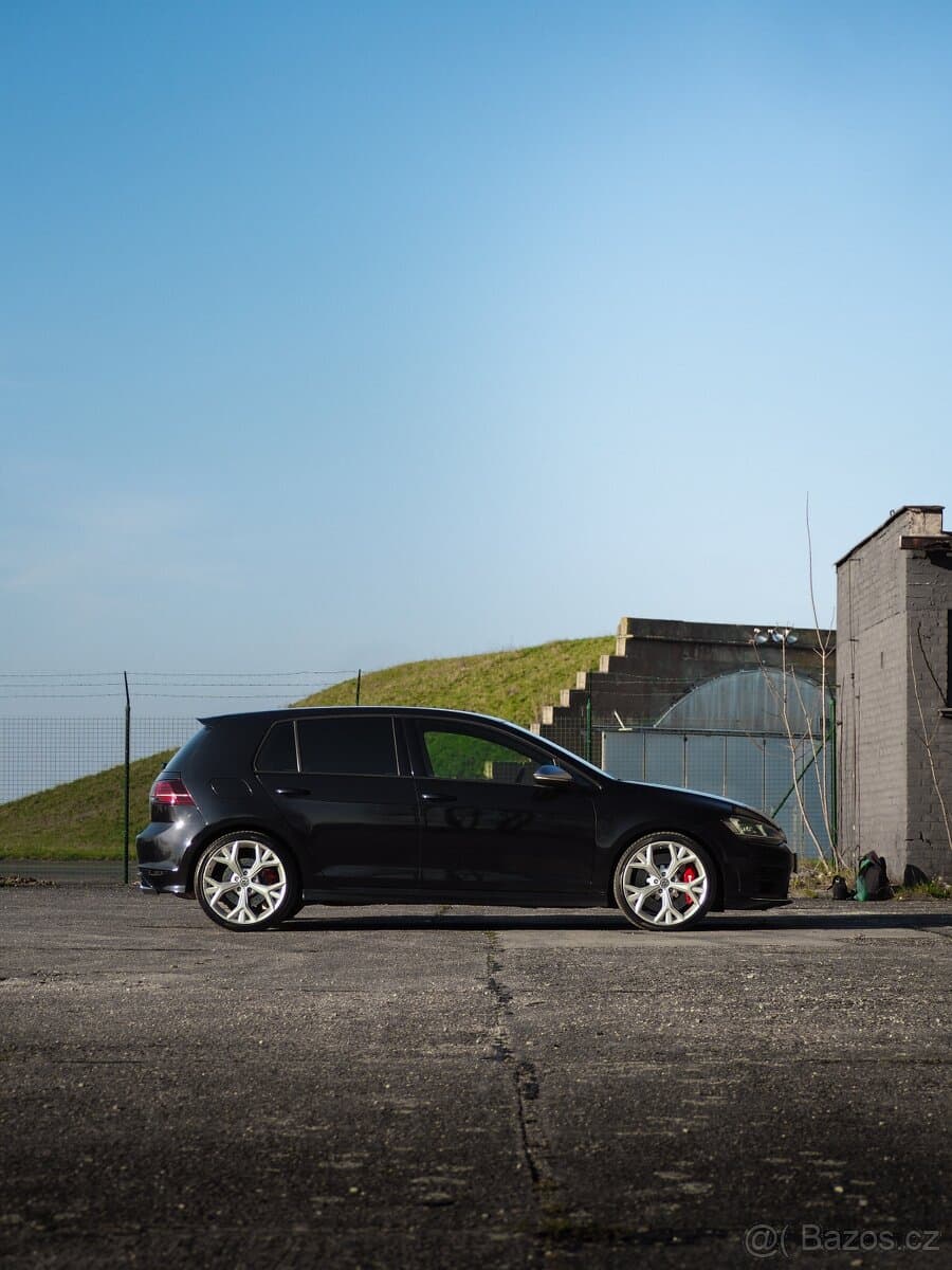 Volkswagen GOLF - 19