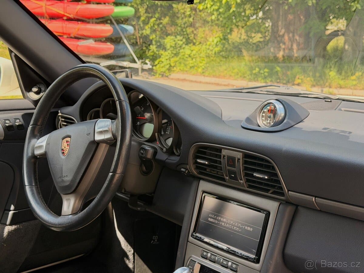 2004 Porsche 911 - 19
