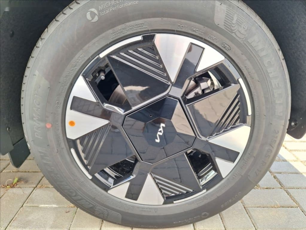 2025 Kia SPORTAGE - 19