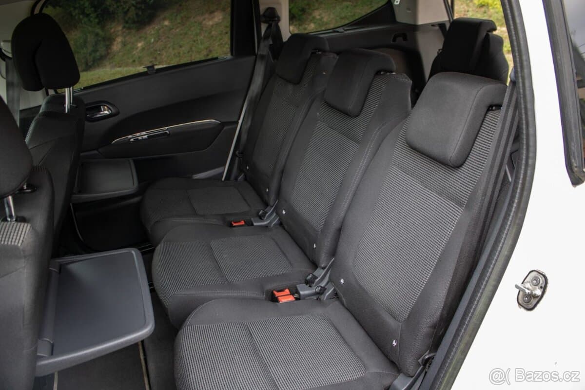 2011 Peugeot 5008 - 19