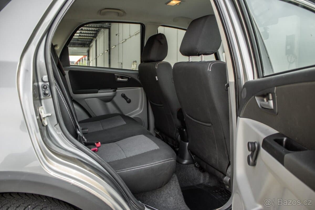 2011 Suzuki SX4 - 19