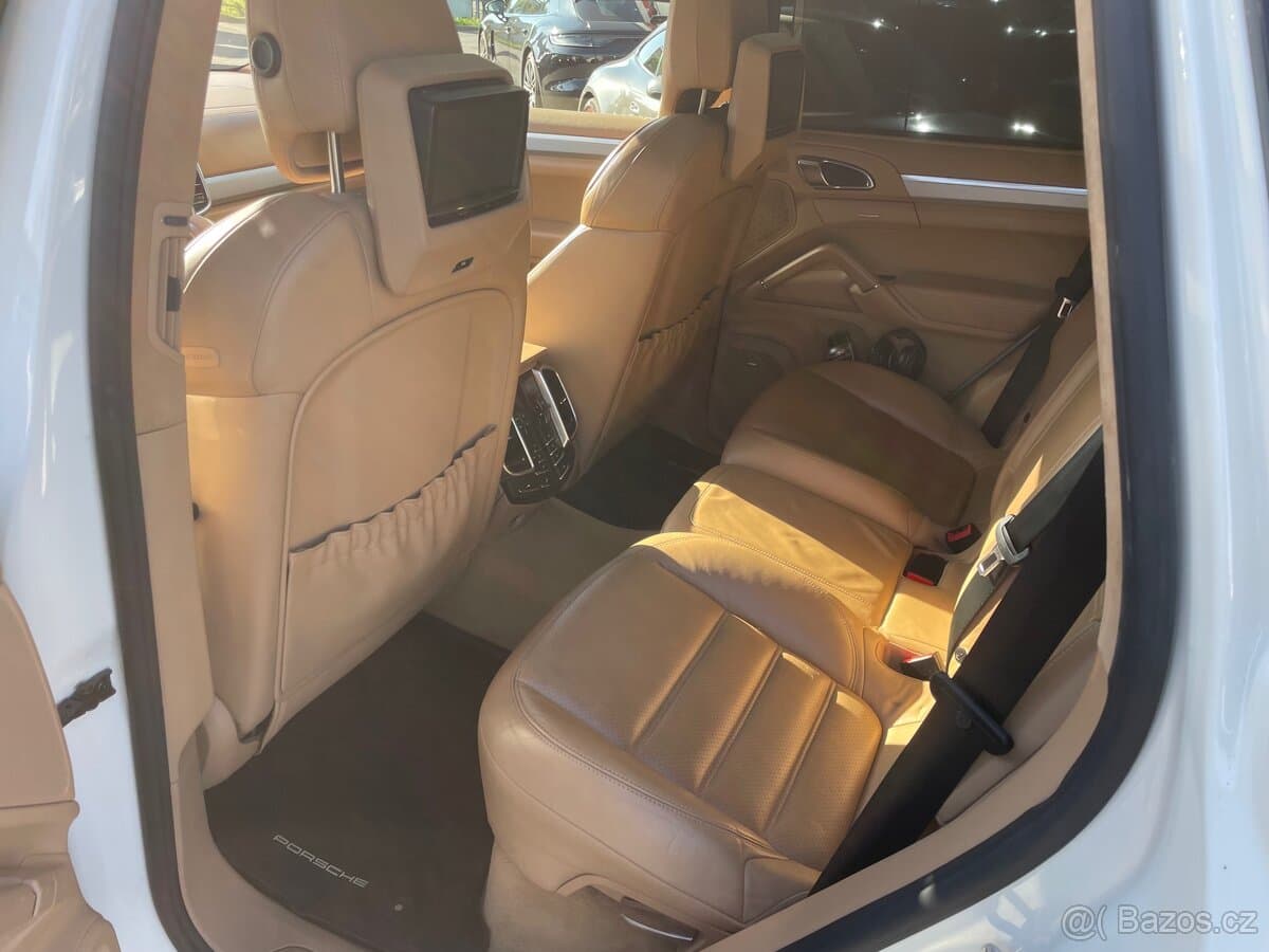 2012 Porsche CAYENNE - 19