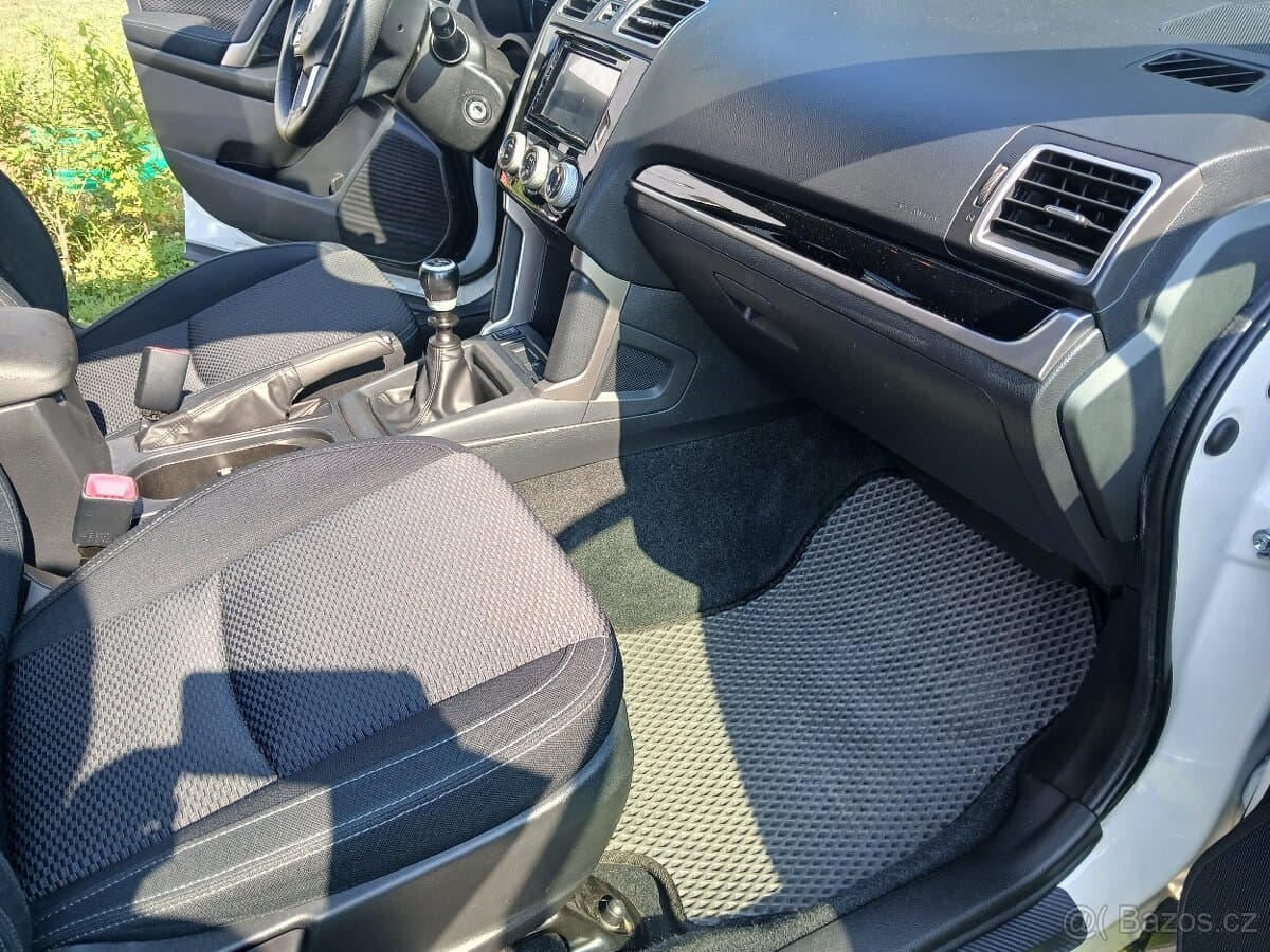 2017 Subaru FORESTER - 19