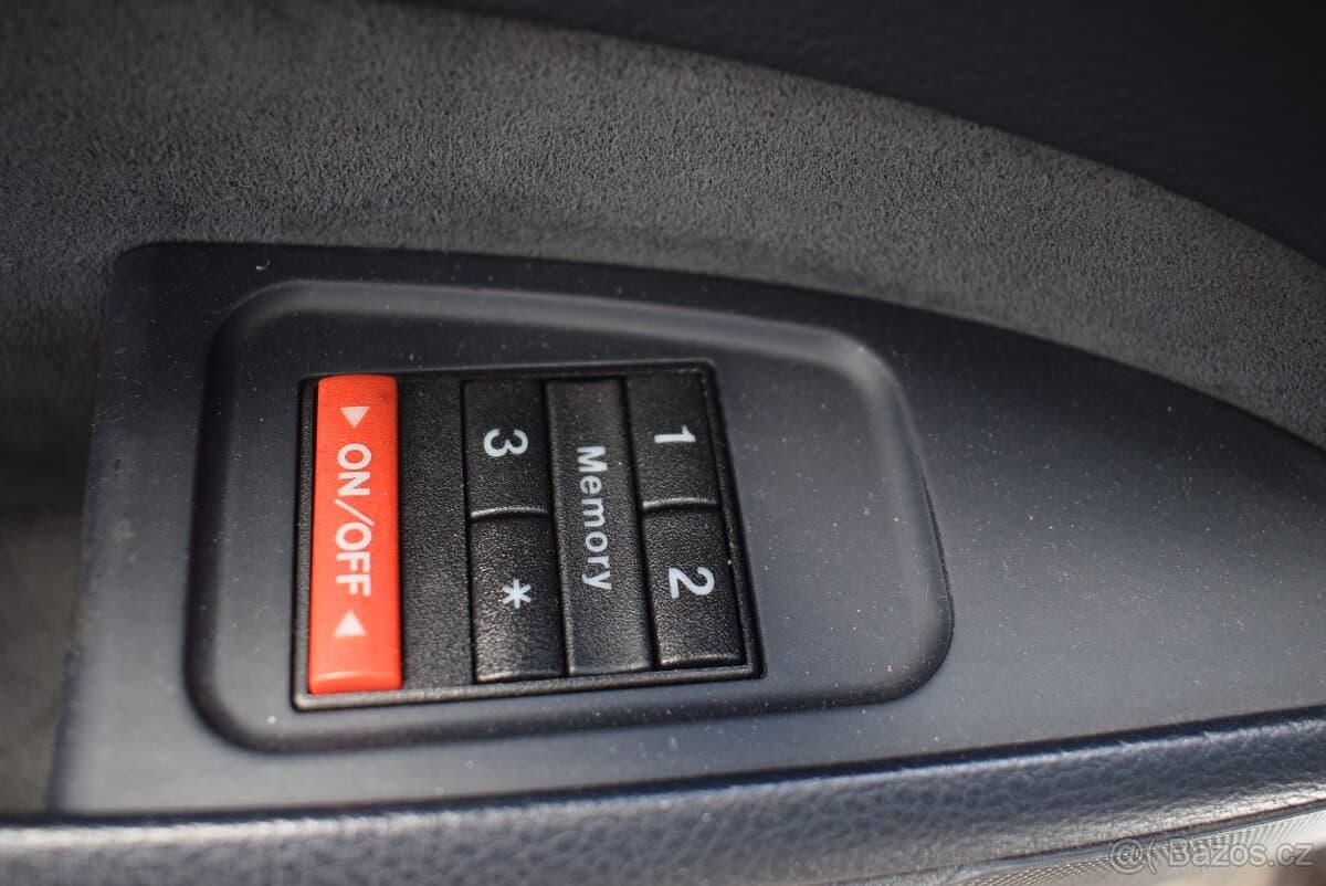 2001 Audi S8 - 19