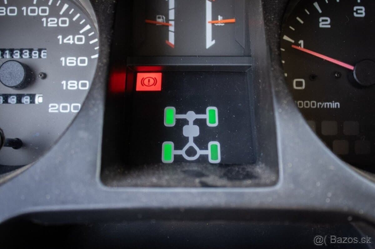 1996 Mitsubishi PAJERO - 19