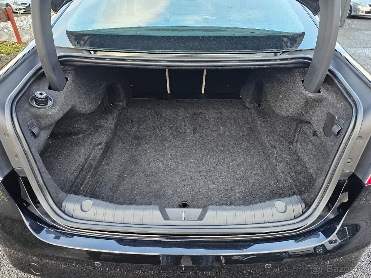 2019 Jaguar XF - 19