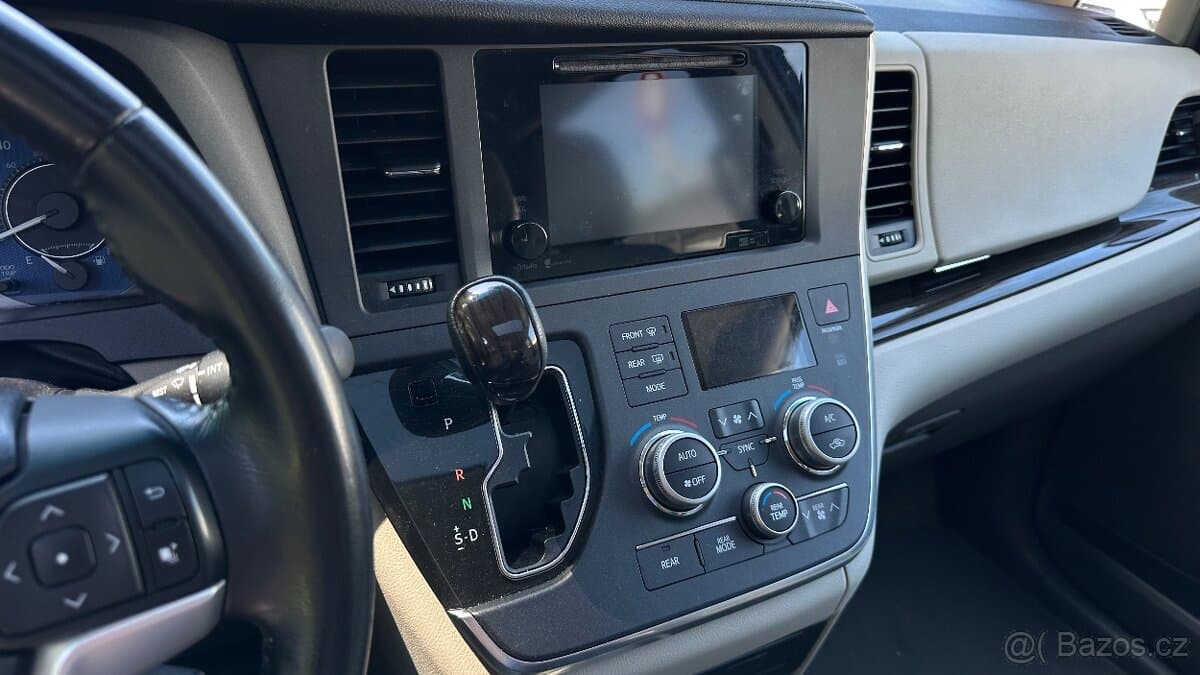 2016 Toyota SIENNA - 19