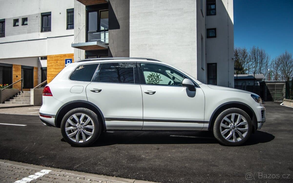 2015 Volkswagen TOUAREG - 2