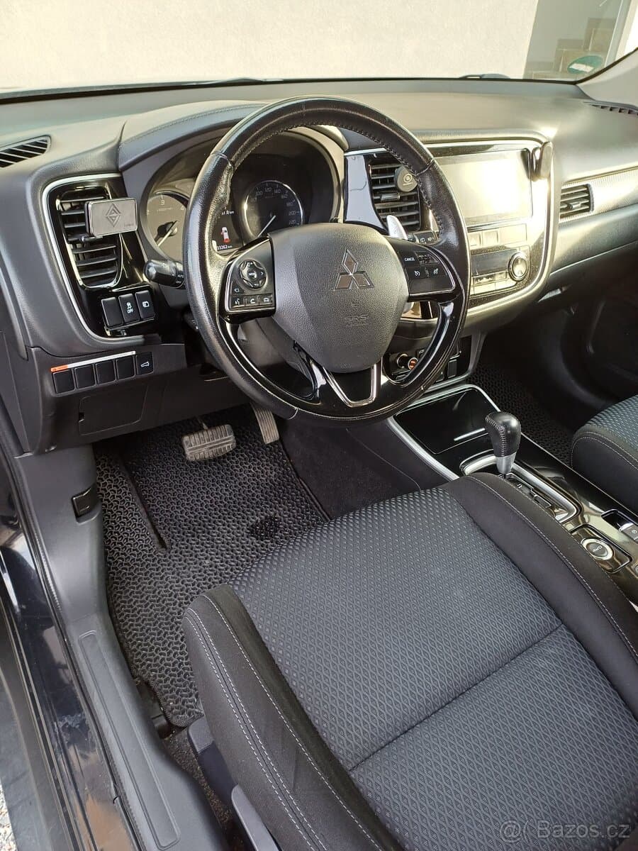 2018 Mitsubishi OUTLANDER - 2