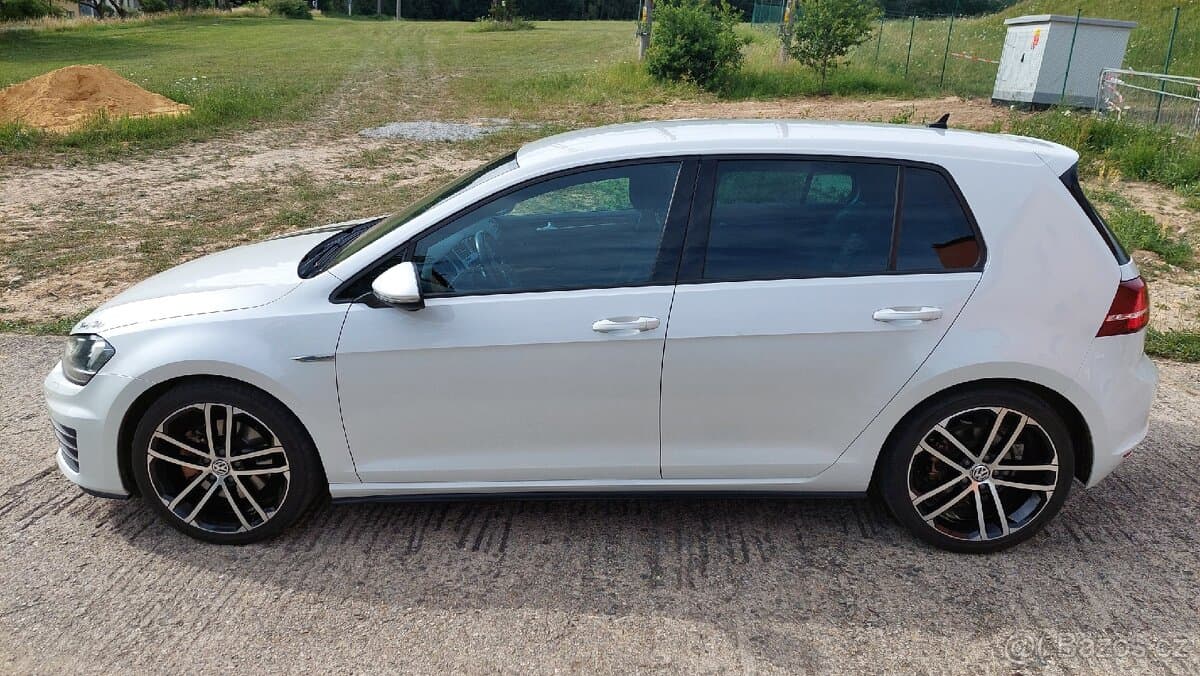 2015 Volkswagen GOLF - 2