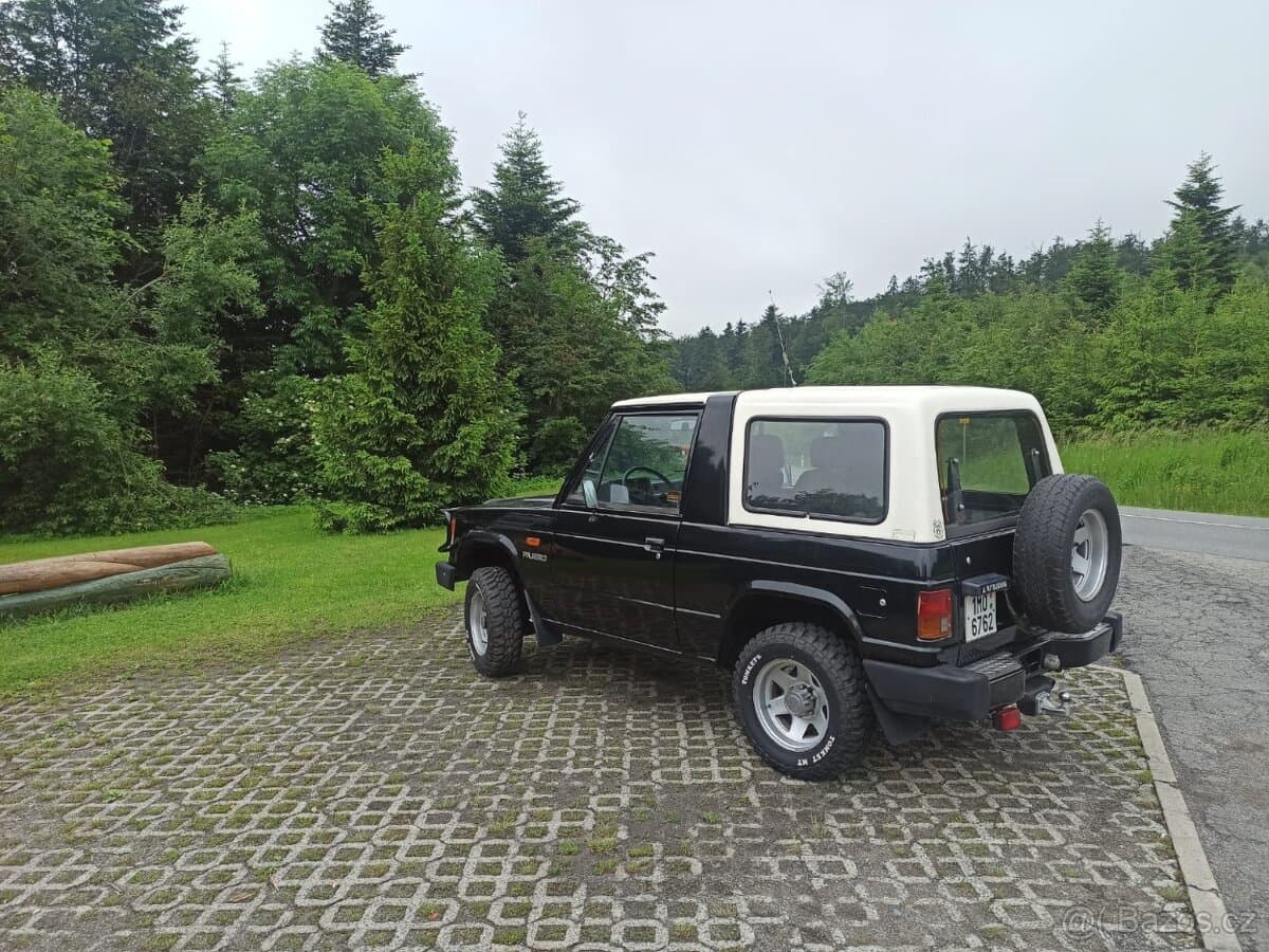 1982 Mitsubishi PAJERO - 2