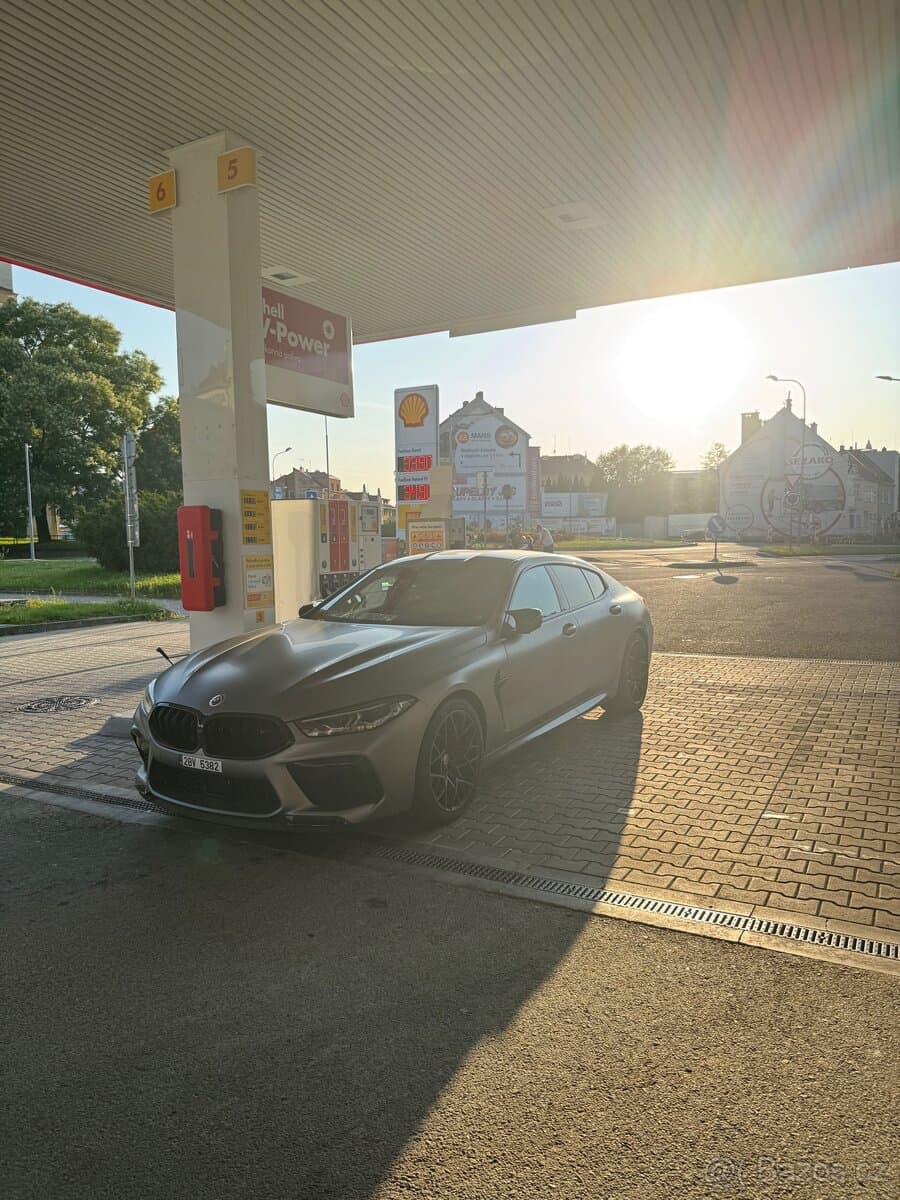 2022 BMW M8 - 2