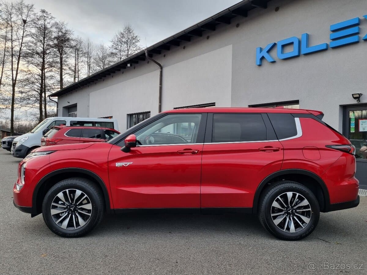 2025 Mitsubishi OUTLANDER - 2