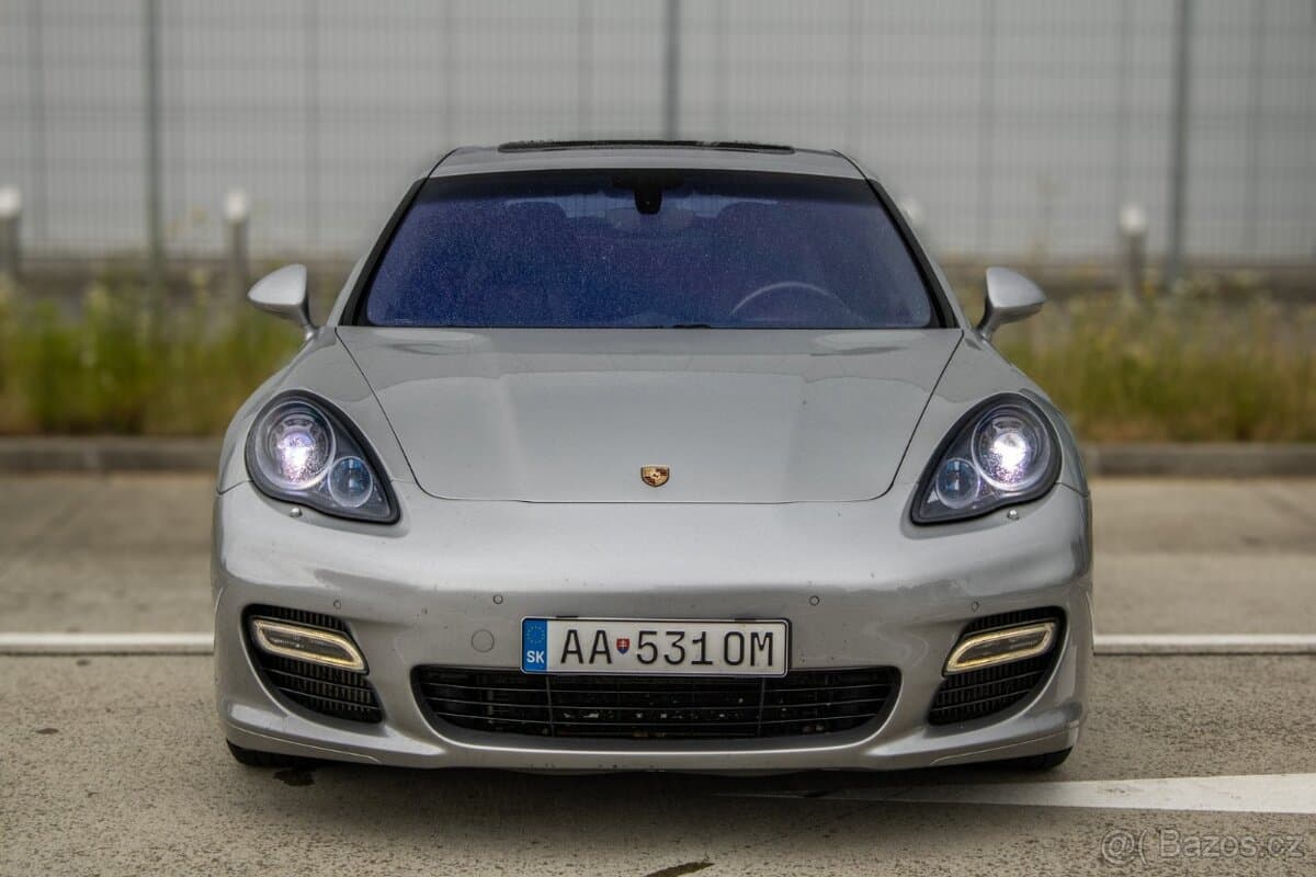 2010 Porsche PANAMERA - 2