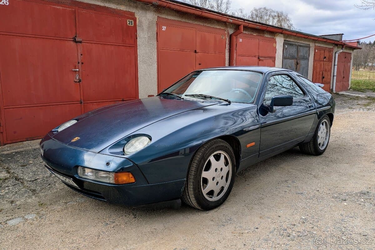 1990 Porsche 928 - 2