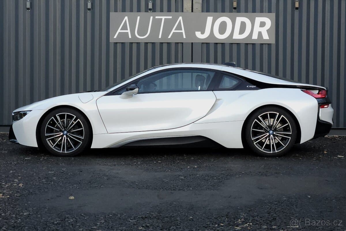 2020 BMW i8 - 2