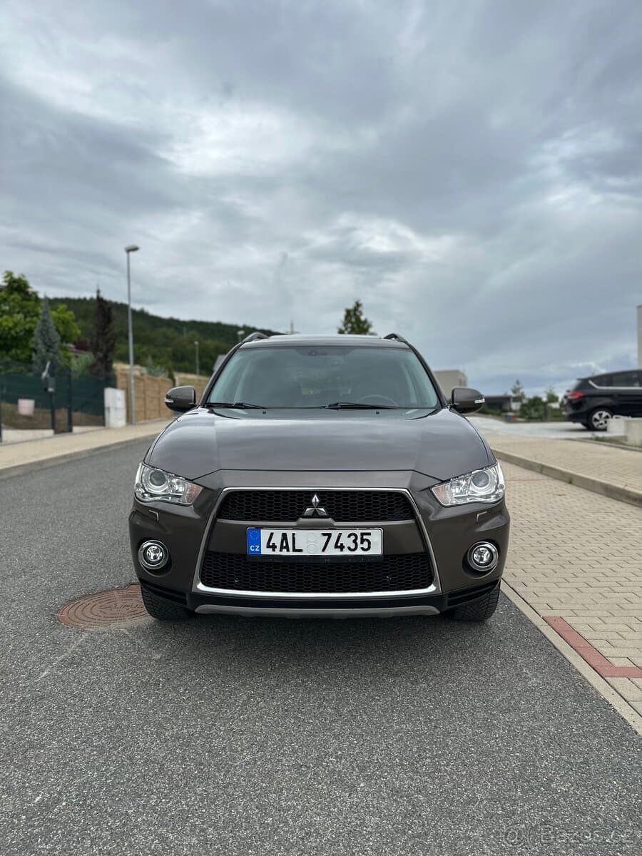 2012 Mitsubishi OUTLANDER - 2