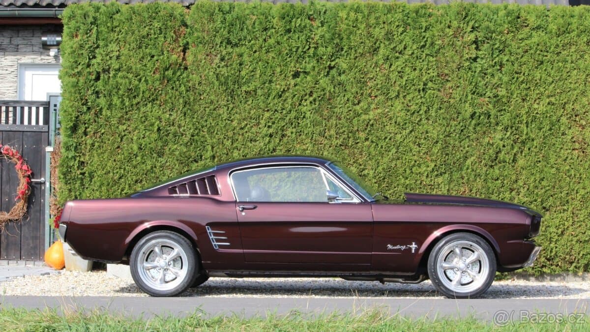 1966 Ford MUSTANG - 2