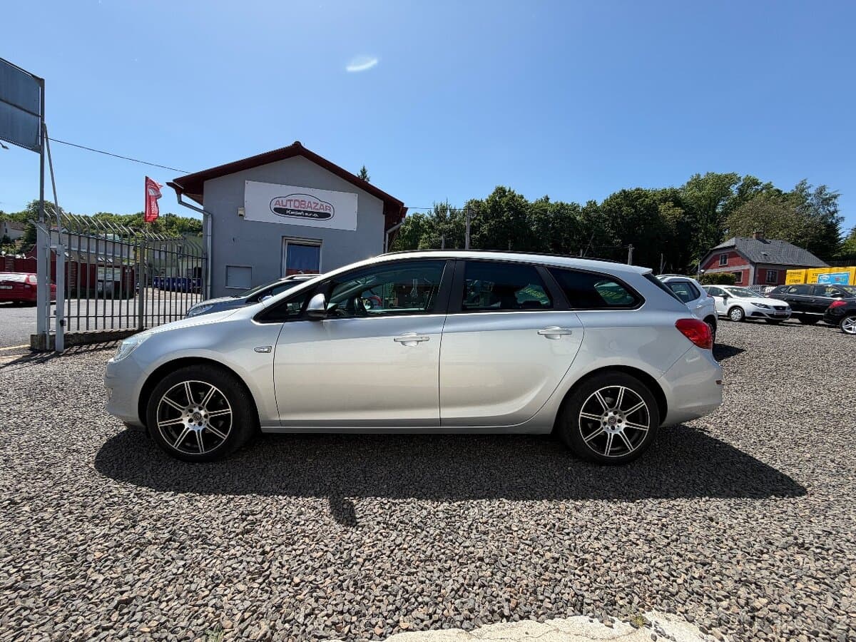 2011 Opel ASTRA - 2