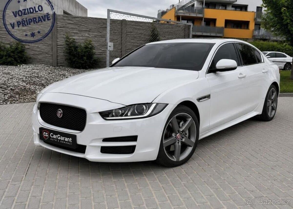 2018 Jaguar XE - 2