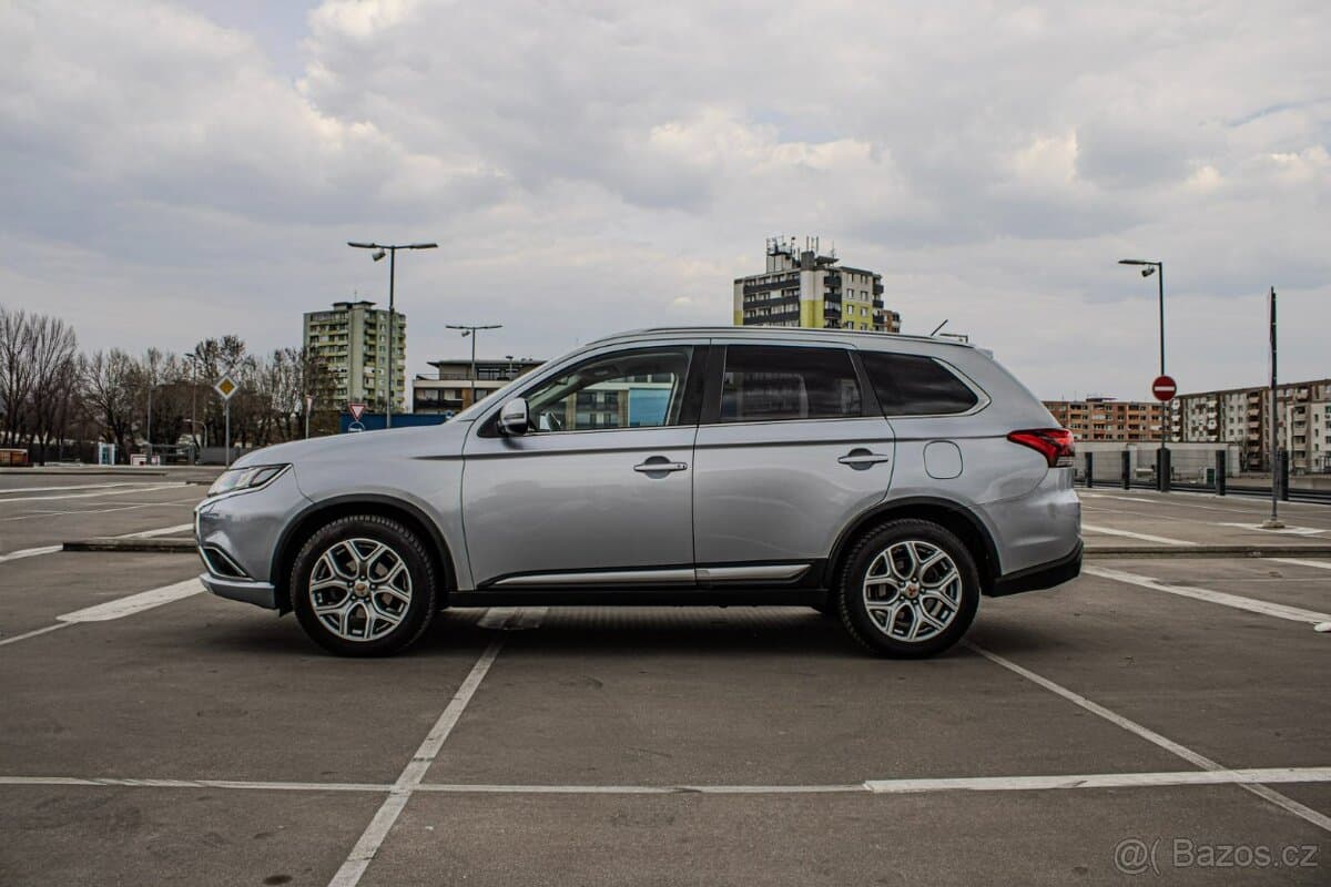 2016 Mitsubishi OUTLANDER - 2
