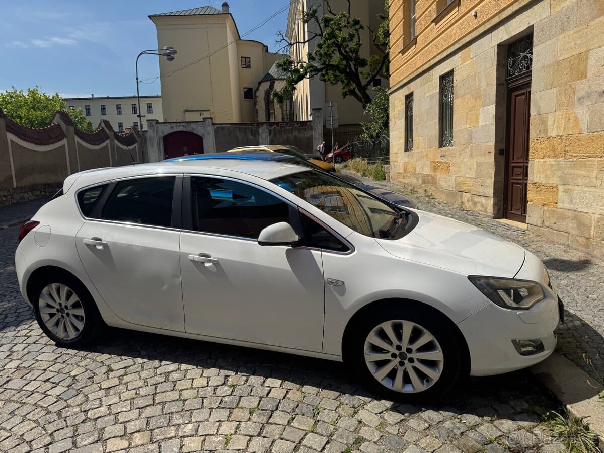 2010 Opel ASTRA - 2