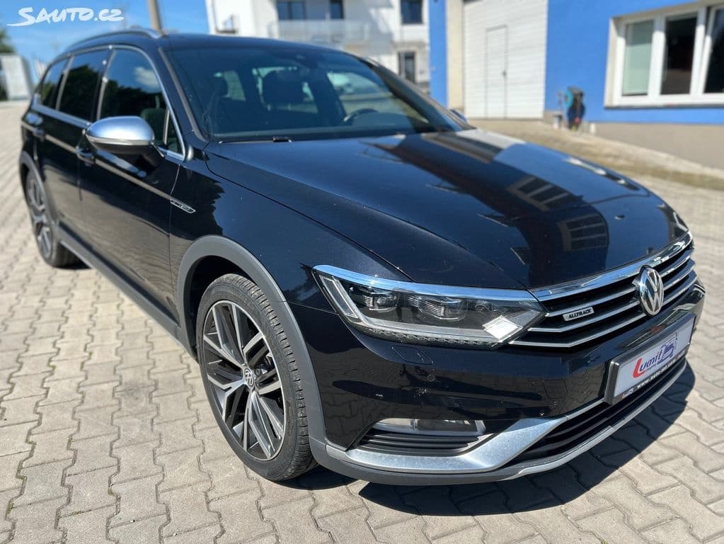 2018 Volkswagen PASSAT - 2