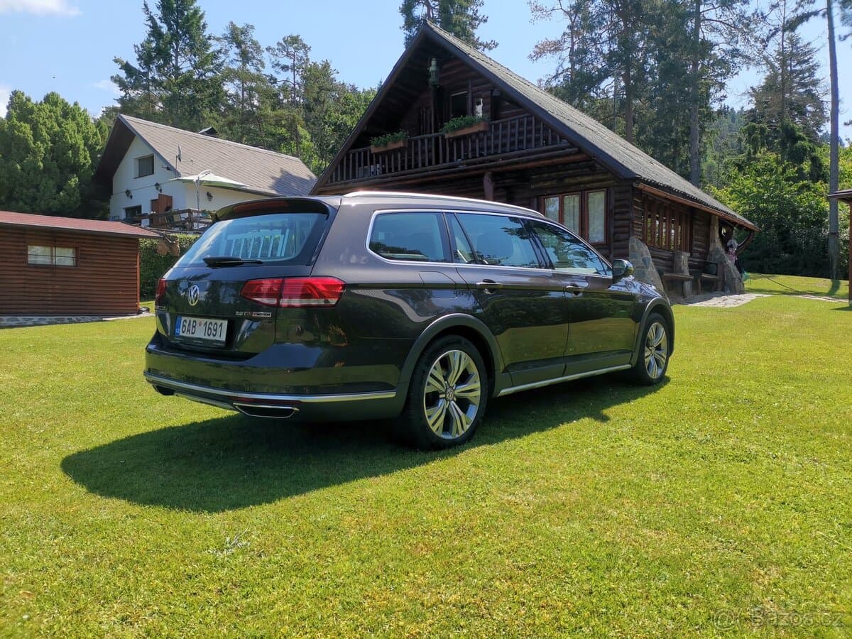 2017 Volkswagen PASSAT - 2