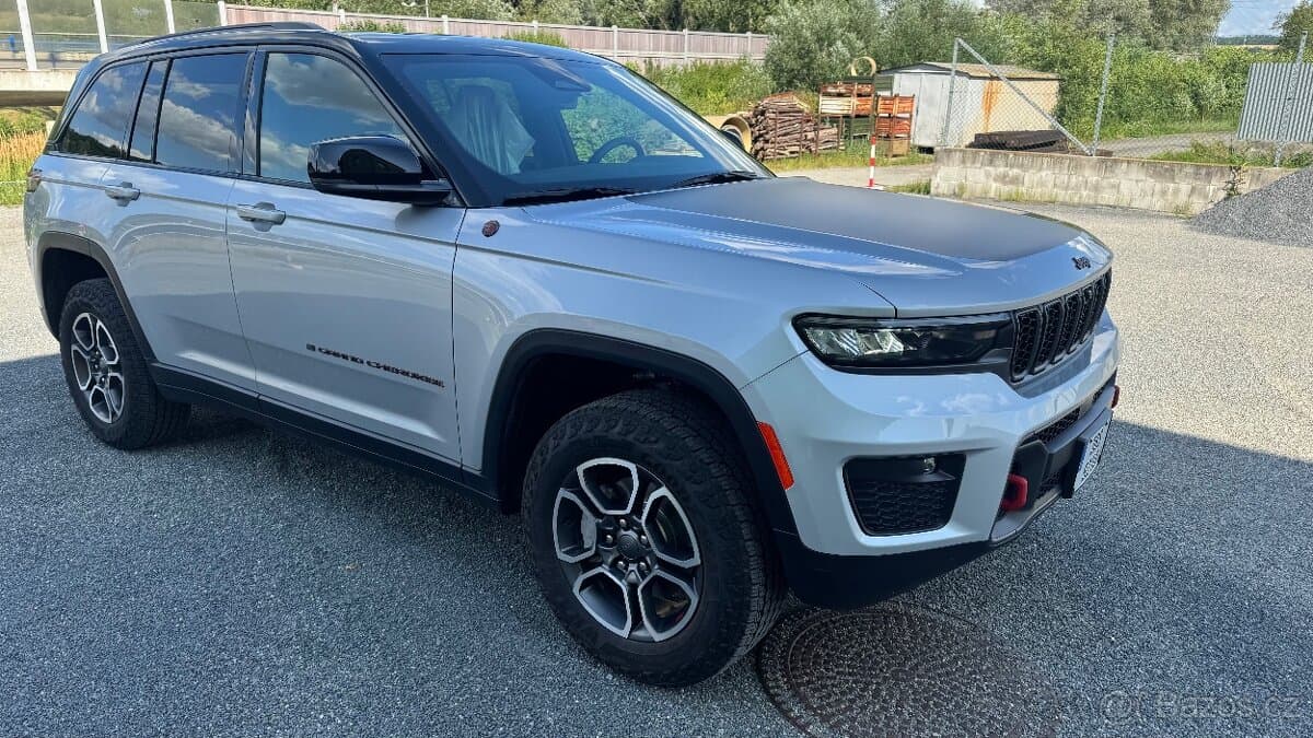 2022 Jeep CHEROKEE - 2