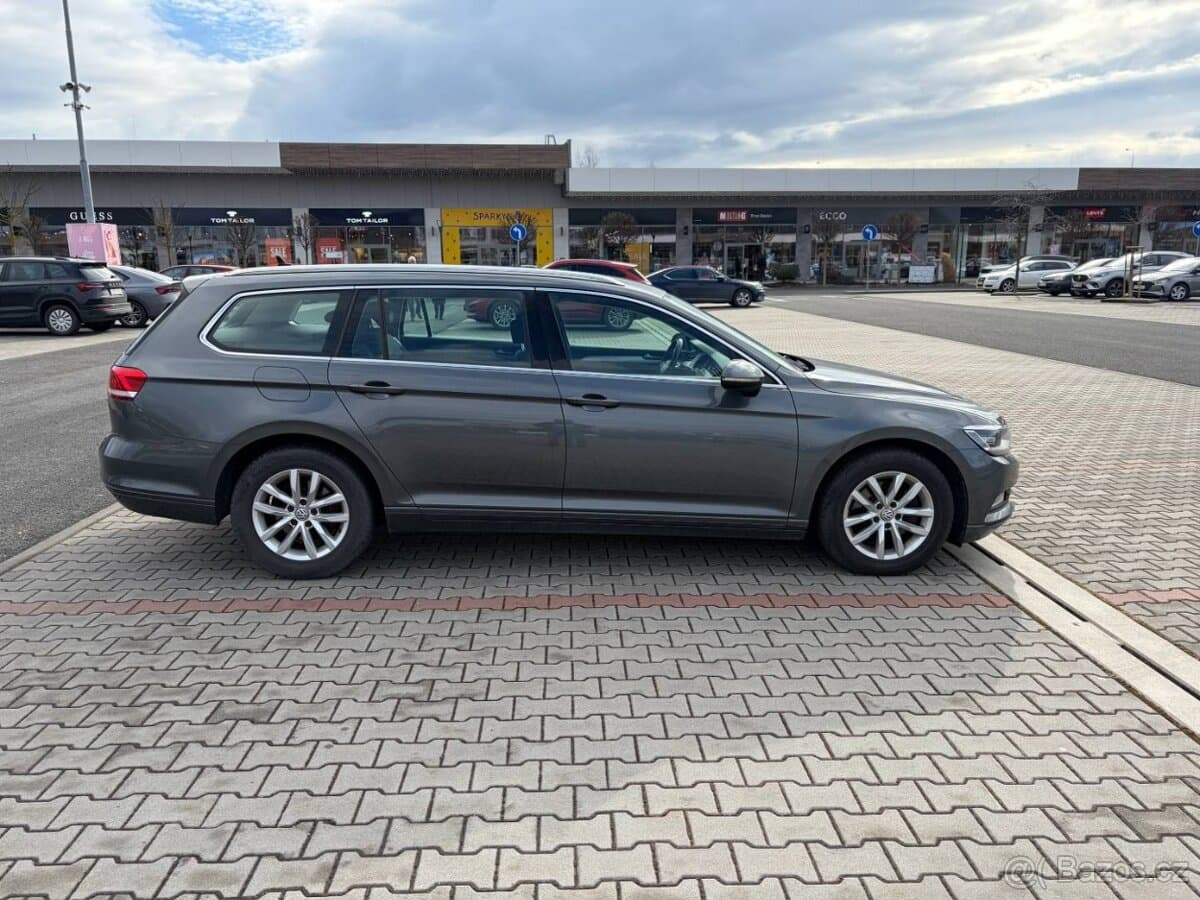 2016 Volkswagen PASSAT - 2