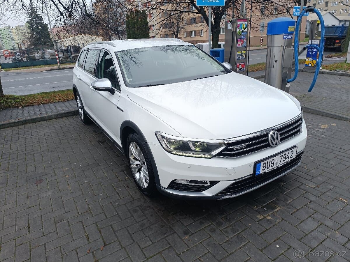 2017 Volkswagen PASSAT - 2