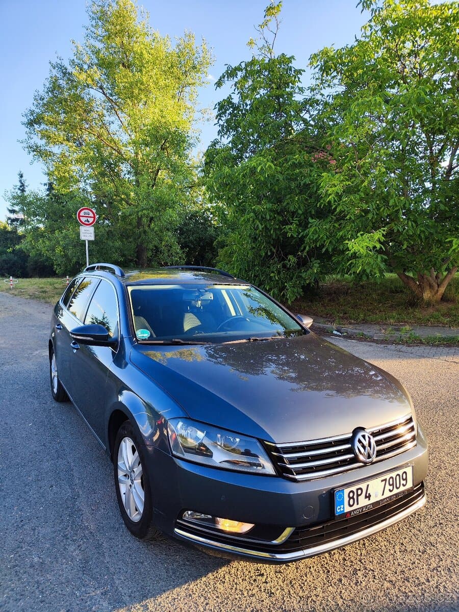 2011 Volkswagen PASSAT - 2