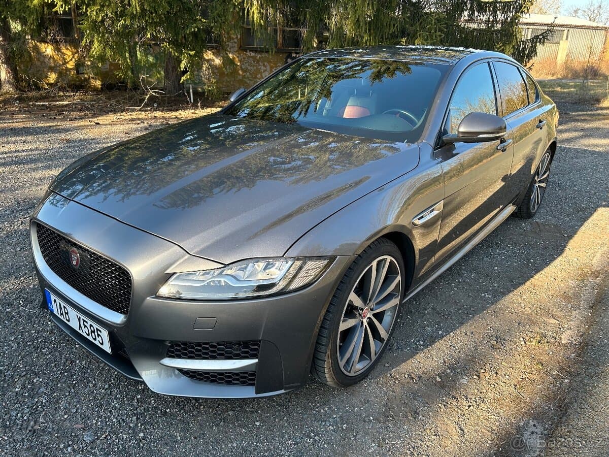2016 Jaguar XF - 2