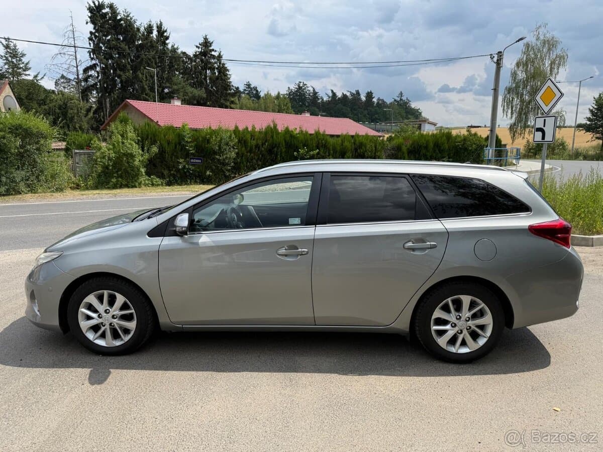 2013 Toyota AURIS - 2