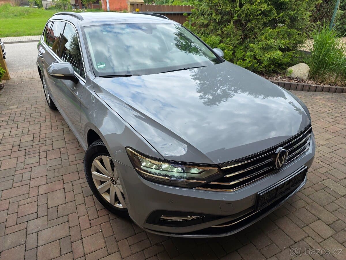 2023 Volkswagen PASSAT - 2