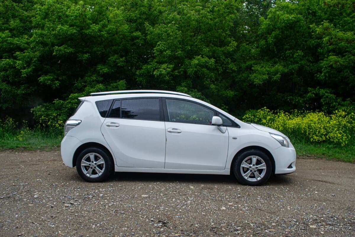 2011 Toyota VERSO - 2