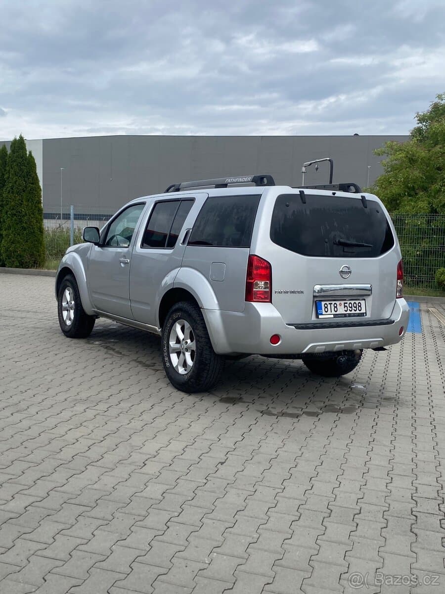 2011 Nissan PATHFINDER - 2