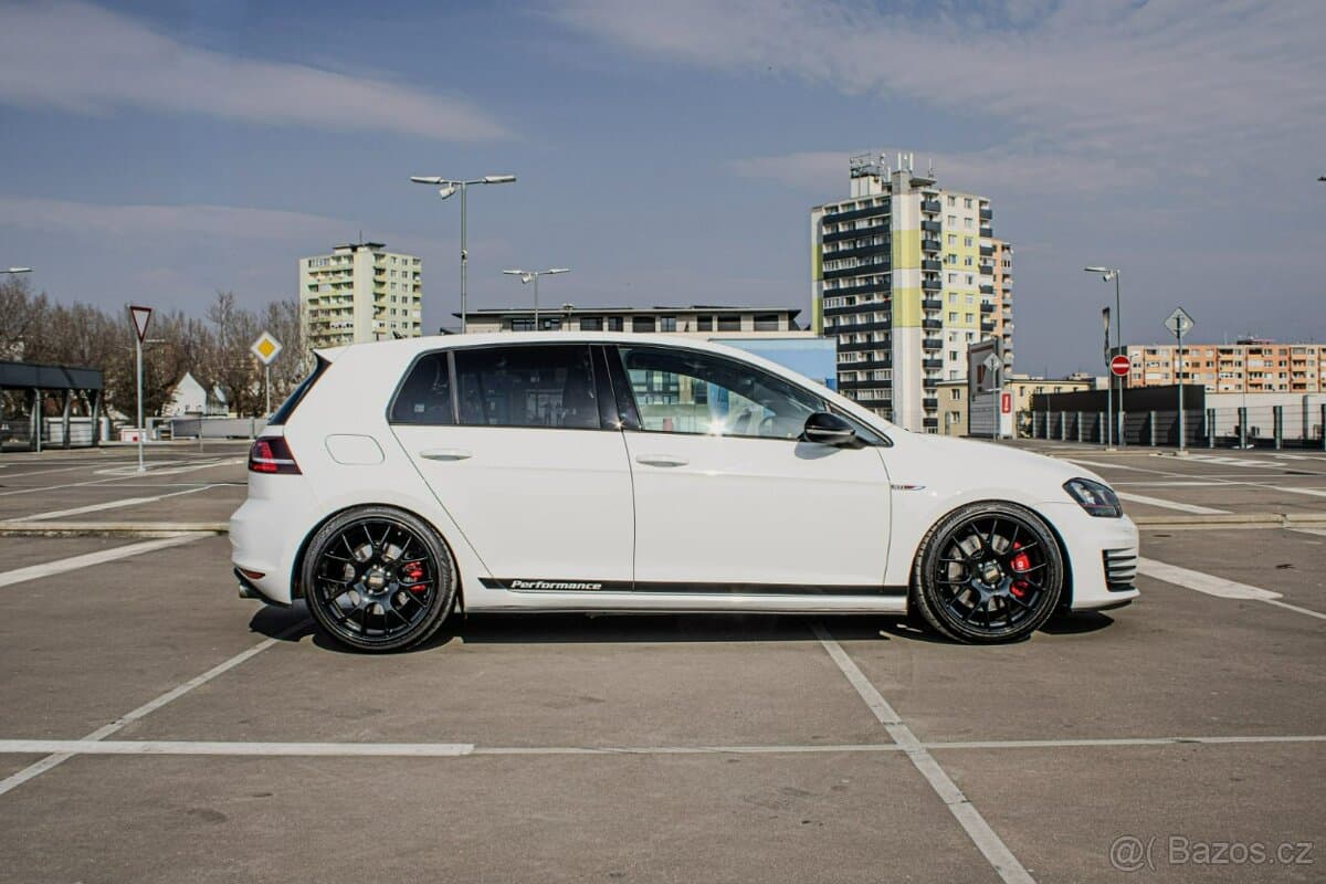 2016 Volkswagen GOLF - 2