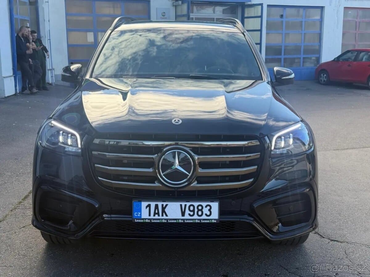 2025 Mercedes-Benz GL - 2