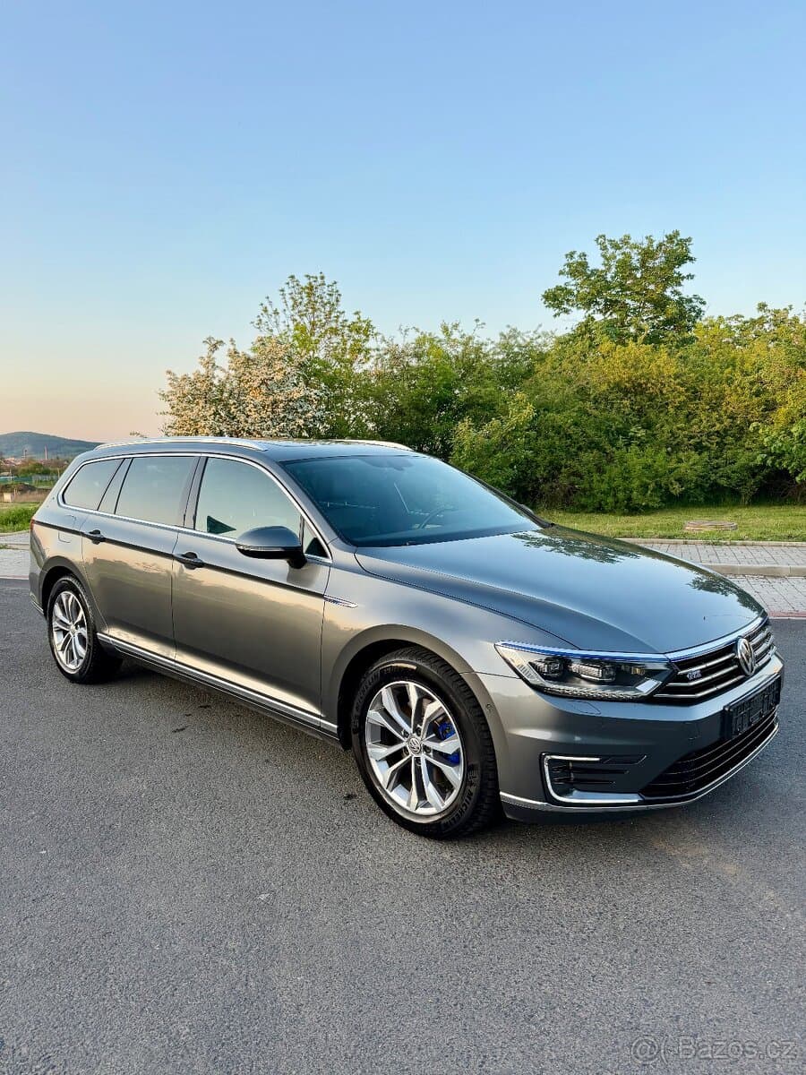 2016 Volkswagen PASSAT - 2